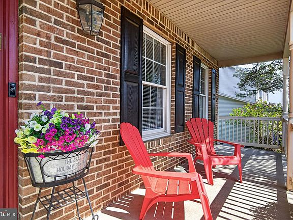 4th image of 381 Benyou Ln