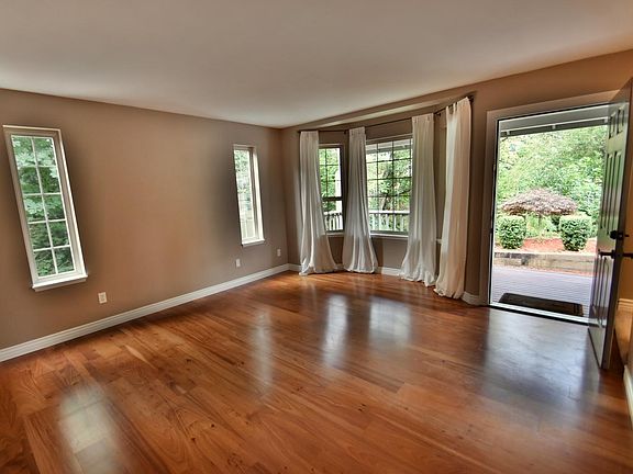 3rd image of 15227 Admiralty Way