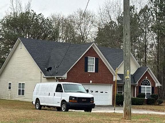 3rd image of 556 Stewart Rd