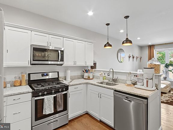 4th image of 4327 Falls Rd