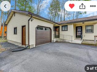 7163 Mountain Dr, Tobyhanna, PA 18466