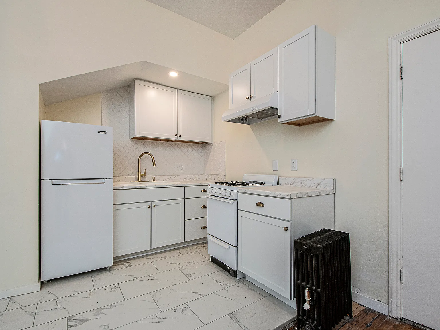 152 College Ave NE — Photo 3