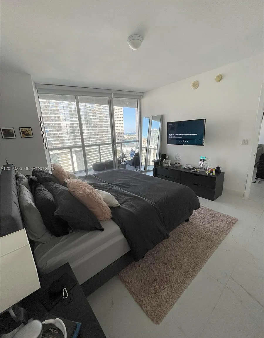 Iconbrickell Condo No 1 — Photo 4