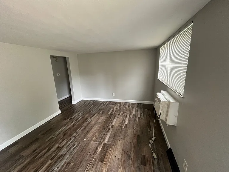 2613 W Wardcliffe Dr — Photo 2