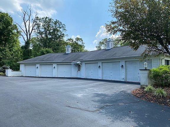3rd image of 9700 Fox Hollow Ln