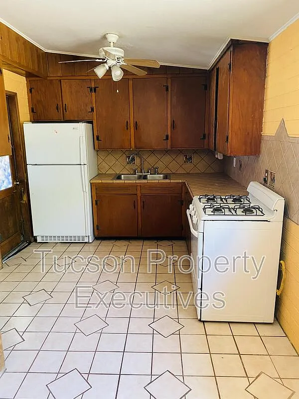 Building Photo - 1615 E Adelaide Dr #4