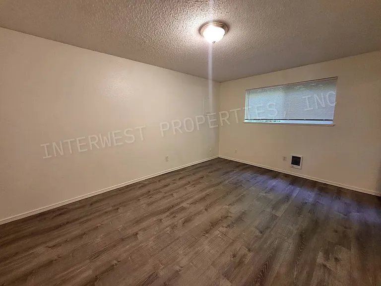4700 Falls View Ave — Photo 15