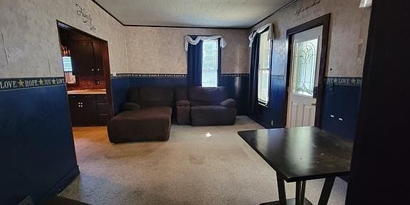 4th image of 419 Galena St