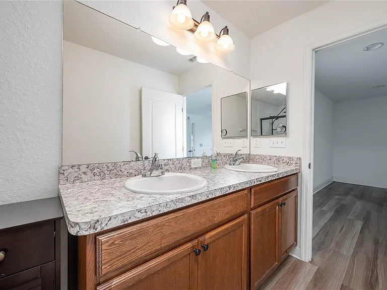 343 Dinner Lake Ct — Photo 10