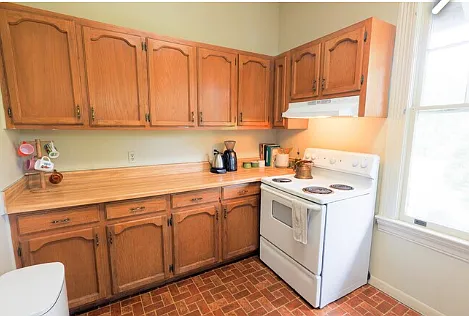 1 bed, 1100 sqft, $985 — Photo 3
