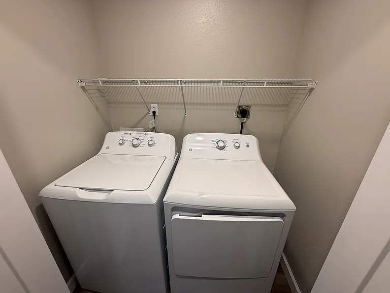 706 E Dyann Dr — Photo 8