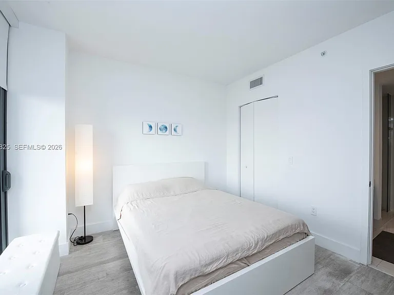 121 NE 34th St #1111 — Photo 8