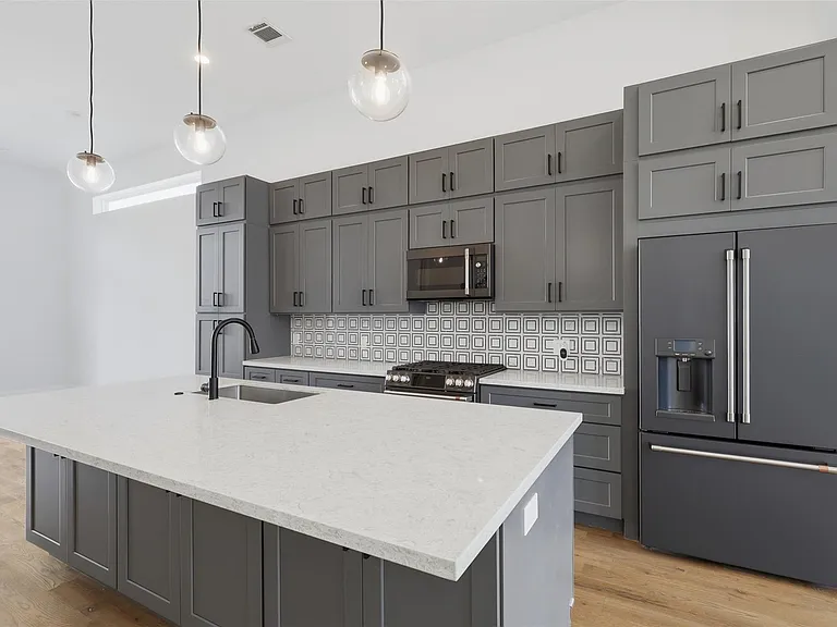 2213 Francis St — Photo 15