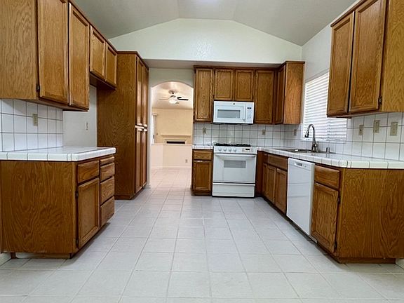 5th image of 1528 Dickinson Dr