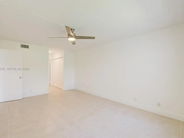 200 Lakeview Dr #211 — Photo 20