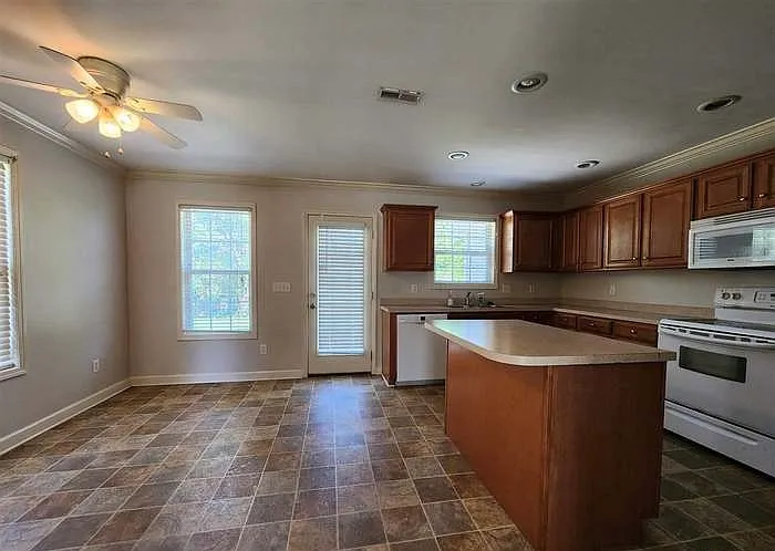 2224 Stepping Stone Dr — Photo 4