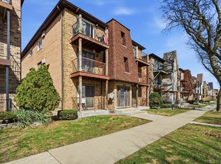 6728 W 64th Pl APT 2W, Chicago, IL 60638