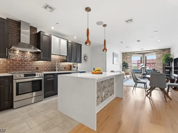 227 4th St #402, Jersey City, NJ 07302