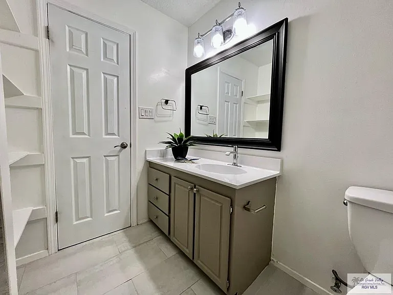 3908 Las Palmas Cir — Photo 25