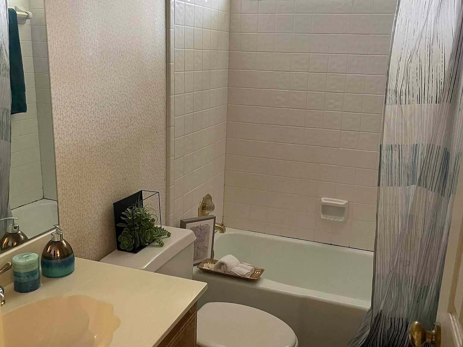 4 bed, 4.5 bath, 4000 sqft, $1,000 — Photo 2