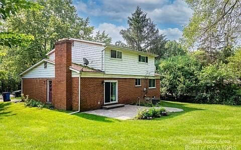 5th image of 2434 Oakdale Dr