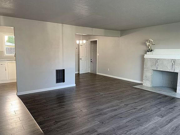 4th image of 4274 Sun Dr NE