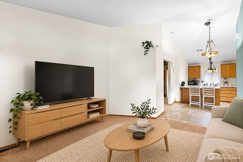 5th image of 916 40th Avenue SW
