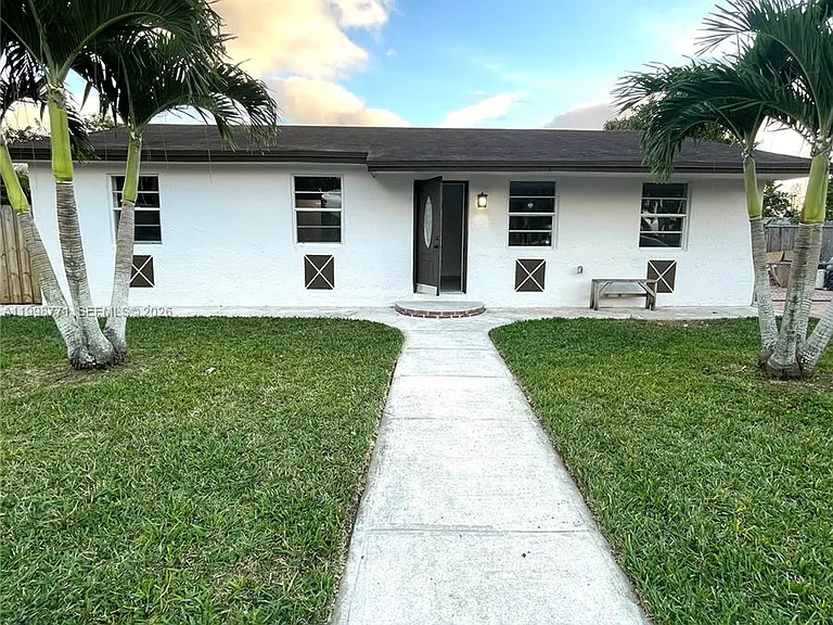 1666 SW 3rd Ct — Photo 7