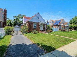 24 Miller Pl, Valley Stream, NY 11580