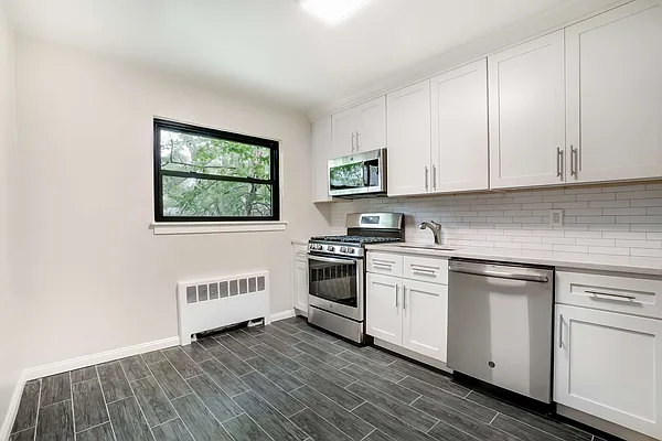 Sold by Five Star Realty Group | media 18