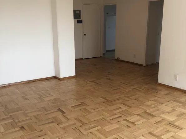 21-80 33rd Road image 3 of 8