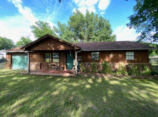 902 N Delaware St, Chouteau, OK 74337
