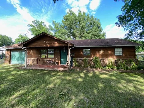 902 N Delaware St, Chouteau, OK 74337