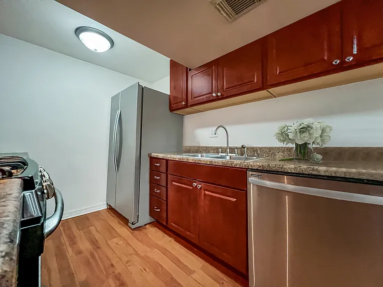 2133 N Sheffield Ave #1A — Photo 10