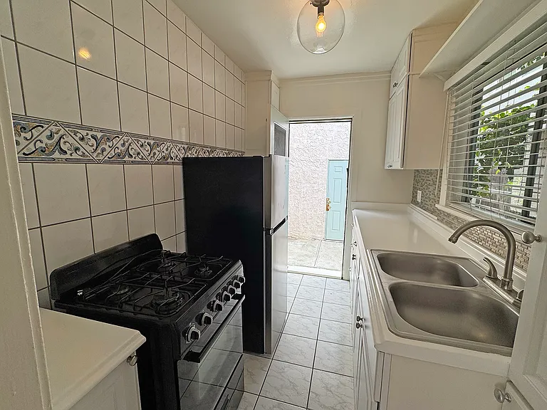 1125 E Appleton St #1133 — Photo 12
