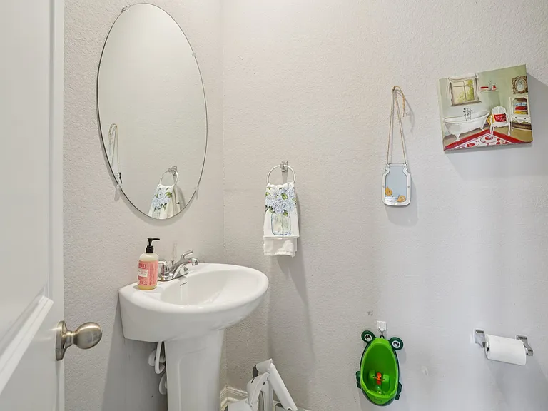 8915 Portobello Way — Photo 35