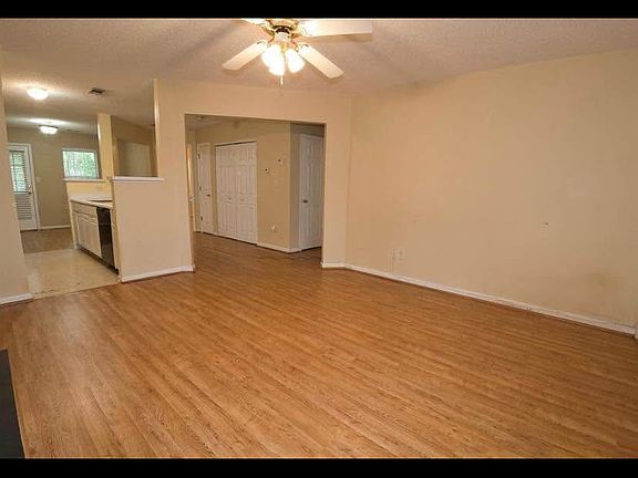 3rd image of 120 Poplar Pointe Ter