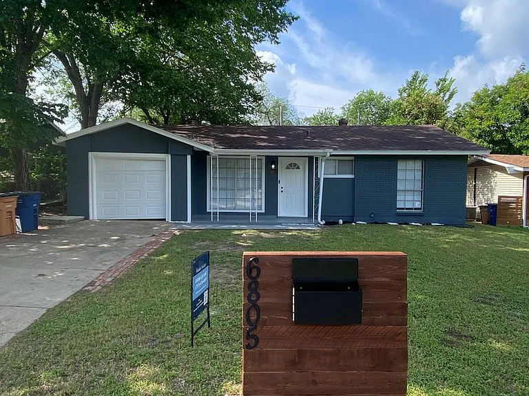 6805 Dubuque Ln — Photo 1