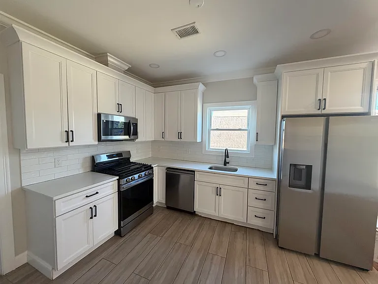 115 Wallington Ave — Photo 3