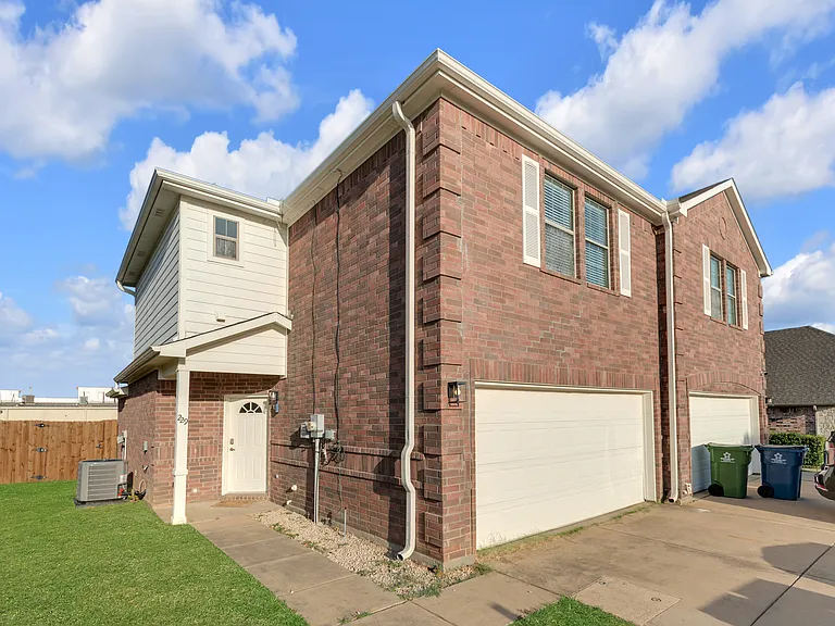 229 Irick Ct — Photo 1