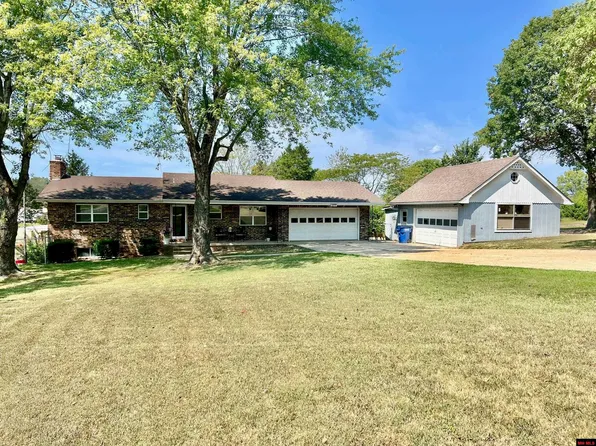 377 Green Valley Dr, Mountain Home, AR 72653