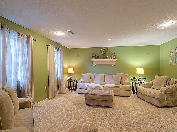 3rd image of 3832 Crescent Dr