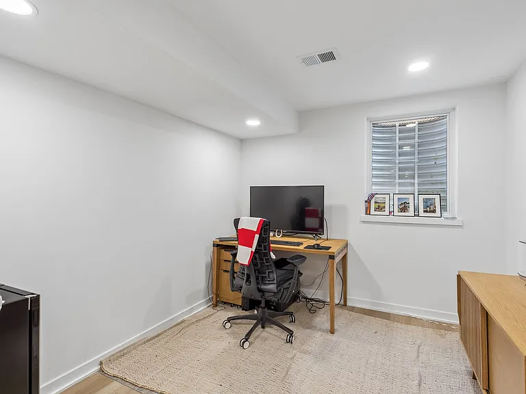 2231 Pemberton St — Photo 28