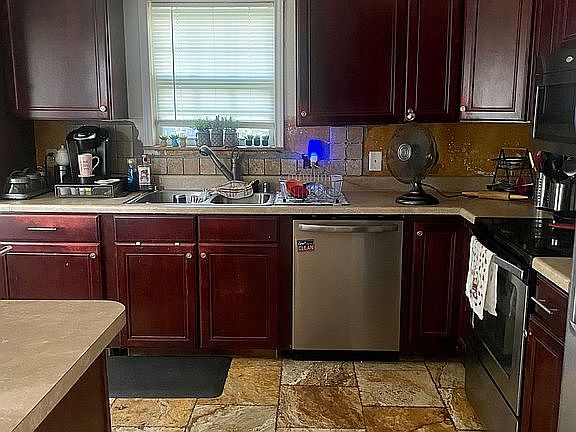 3rd image of 5142 E 37th St
