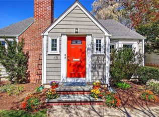 19 Berwick Pl, Rumford, RI 02916