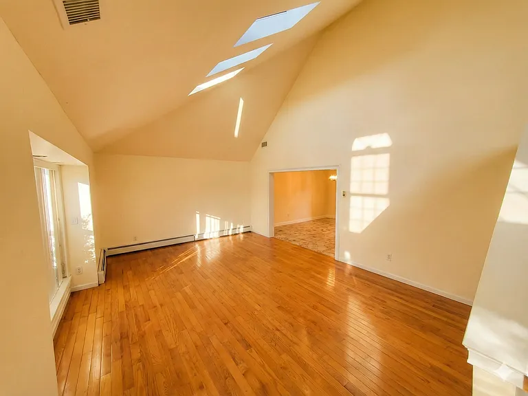 9 Dexter St — Photo 3