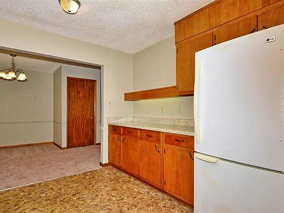 5th image of 408 Cumberland Dr SE