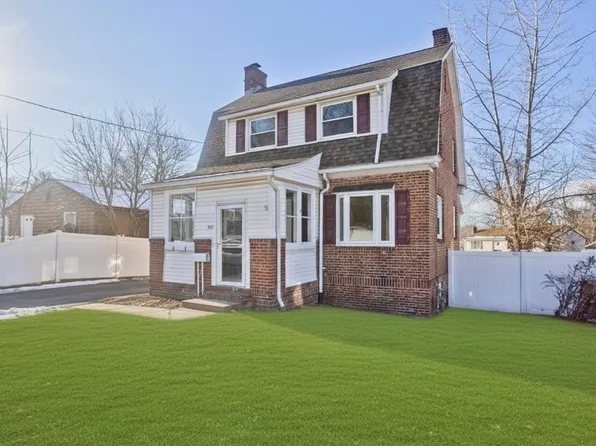 566 Broadway St, Chicopee, MA 01020