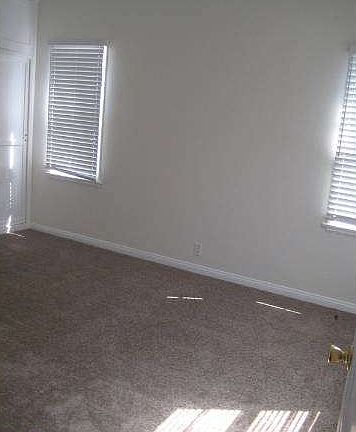 5th image of 10206 La Salle Ave