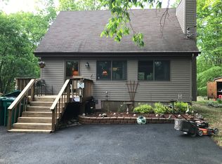 122 Laurel Dr, Dingmans Ferry, PA 18328